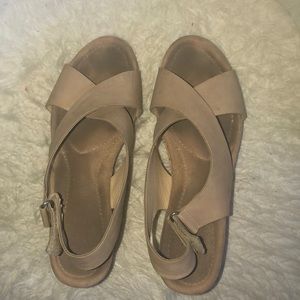 TAN/BEIGE WEDGES